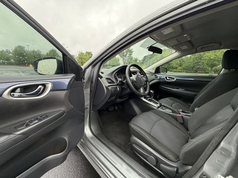 Used 2019 Nissan Sentra SR FWD image 13