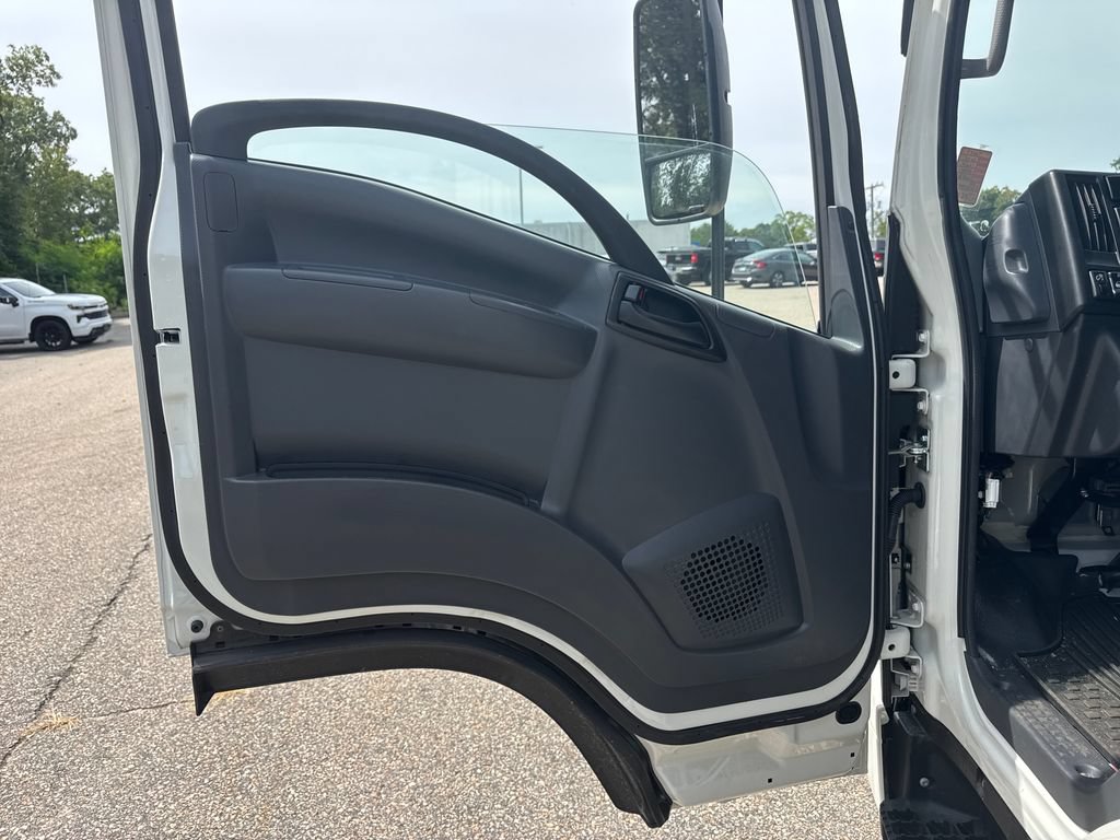 Used 2024 Chevrolet Low Cab Forward 4500 XD RWD image 10