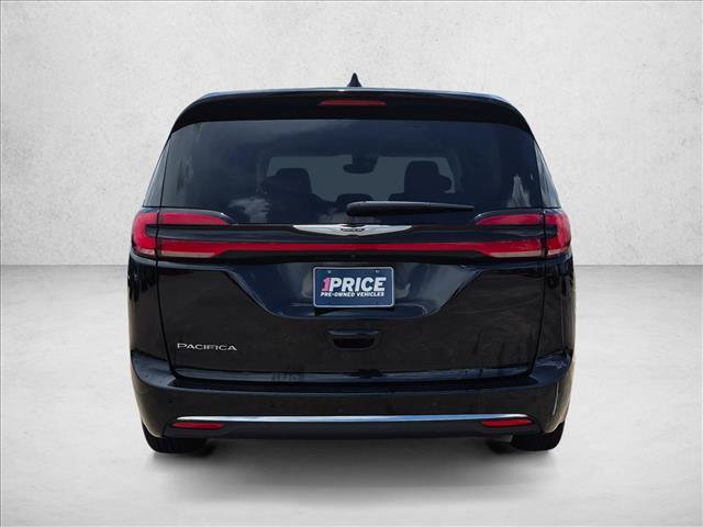 Used 2024 Chrysler Pacifica Touring-L FWD image 6