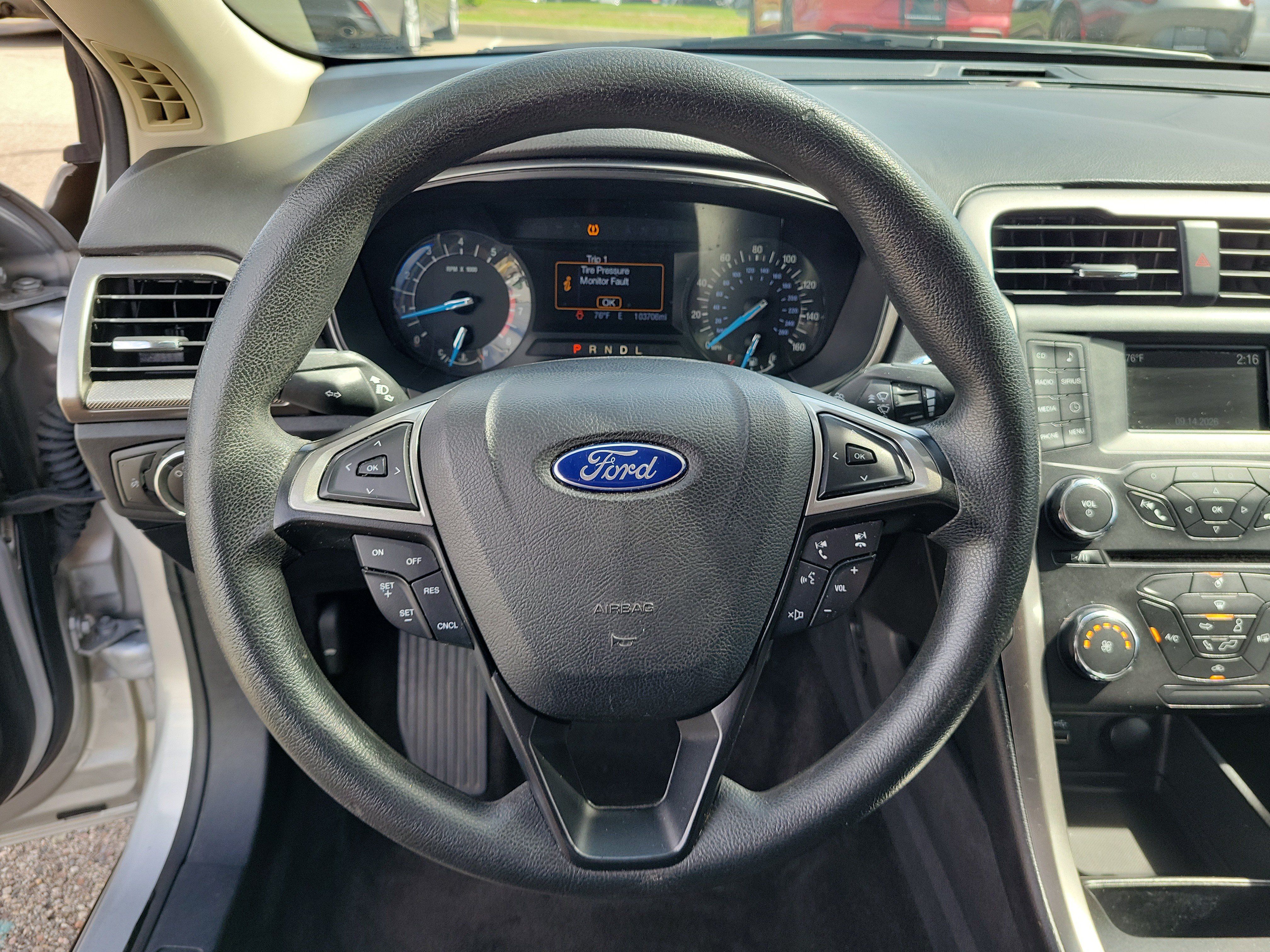 Used 2017 Ford Fusion SE FWD image 21
