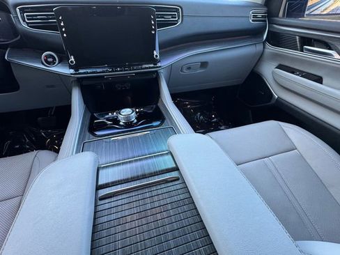 Used 2024 Jeep Wagoneer Series II w/ Flexible Seating Group image 3