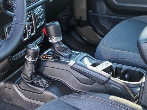 New 2025 Jeep Gladiator Sport image 20