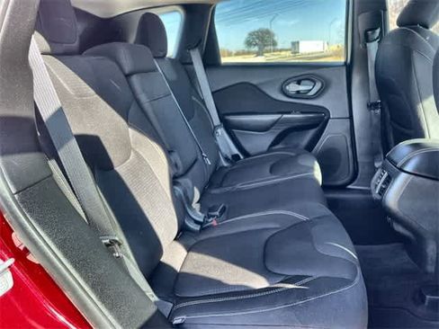 Used 2016 Jeep Cherokee Latitude w/ Comfort & Sound Group image 14