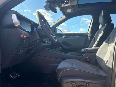 New 2026 Volkswagen Tiguan SE R-Line image 11