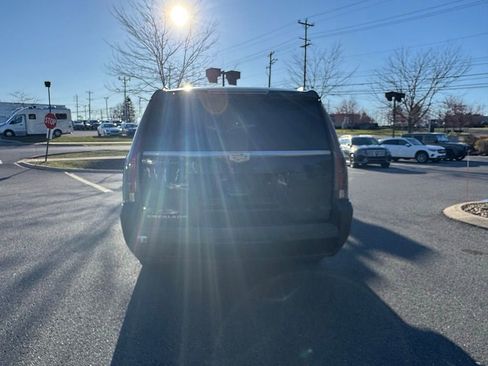 Used 2015 Cadillac Escalade ESV Premium image 4