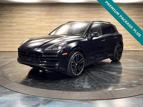 Used 2022 Porsche Cayenne Turbo image 5