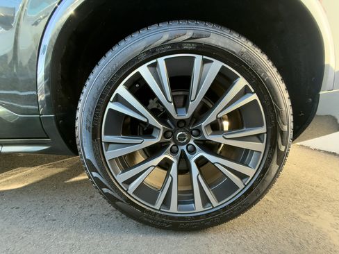 Certified 2022 Volvo XC90 T6 Momentum w/ Climate Package image 11