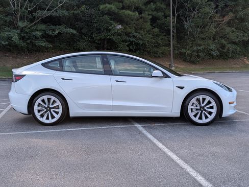 Used 2021 Tesla Model 3 Standard Range Plus RWD image 10
