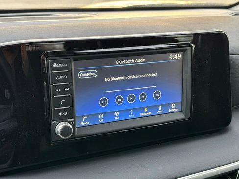 Used 2025 Nissan Kicks S image 18