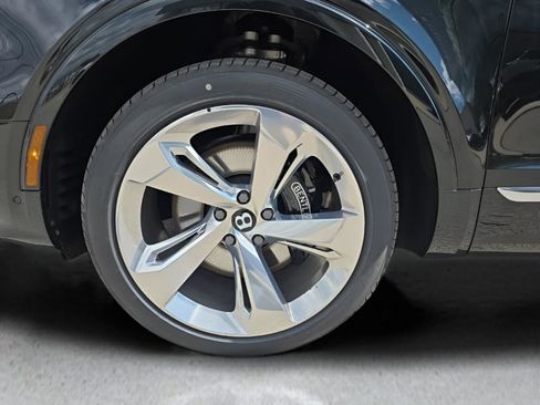 New 2025 Bentley Bentayga image 16