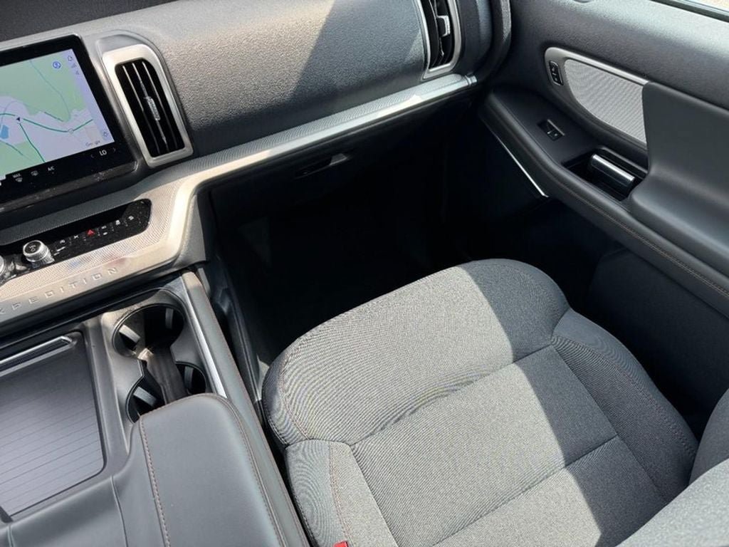 Used 2025 Ford Expedition Active AWD/4WD image 15