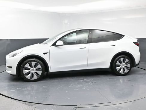Used 2023 Tesla Model Y Long Range image 5