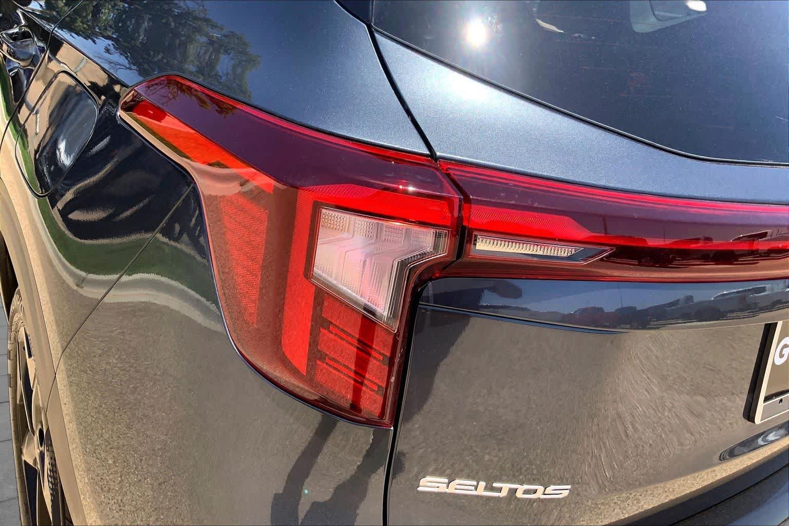 Certified 2026 Kia Seltos EX w/ EX Sunroof Package FWD image 32