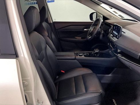 Used 2023 Nissan Rogue SL w/ SL Premium Package image 6