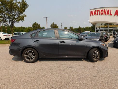 Used 2023 Kia Forte LXS w/ LXS Technology Package FWD image 5