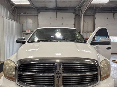 Used 2006 Dodge Ram 2500 Truck SLT image 3