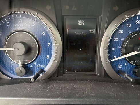 Used 2016 Toyota Sienna Limited Premium image 23