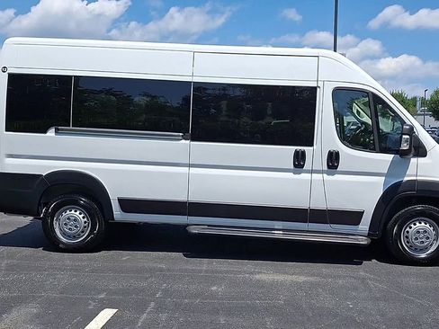 Used 2024 RAM ProMaster 2500 w/ Convenience Group FWD image 9