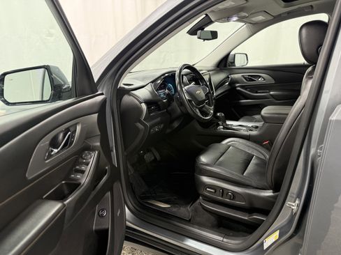 Used 2019 Chevrolet Traverse LT w/ LT Premium Package image 12