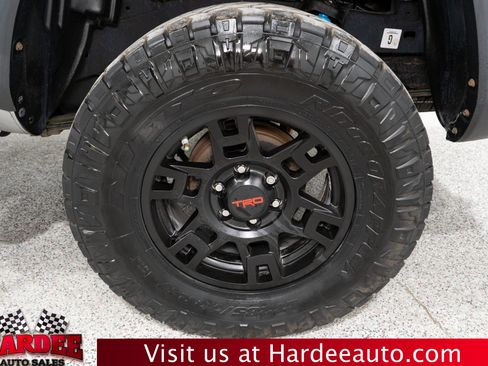 Used 2018 Toyota Tacoma TRD Off-Road image 10