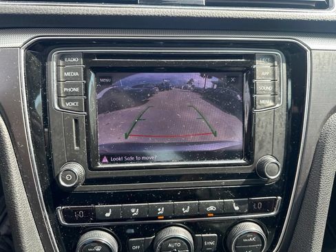 Used 2018 Volkswagen Passat 2.0T FWD image 12