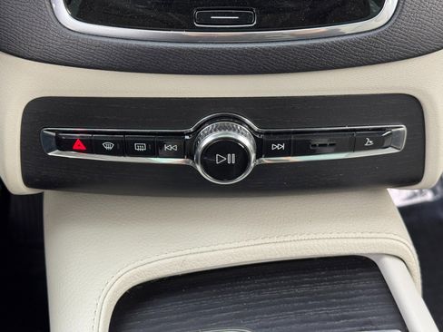 Used 2020 Volvo XC90 T6 Momentum image 28