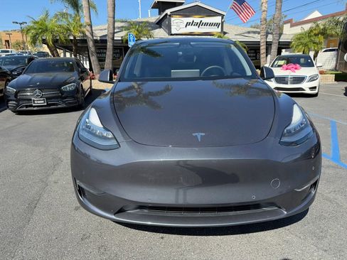 Used 2020 Tesla Model Y Long Range AWD/4WD image 2