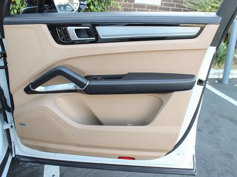 Used 2019 Porsche Cayenne Turbo AWD/4WD image 46
