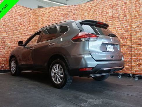 Used 2017 Nissan Rogue SV w/ SV Premium Package image 5