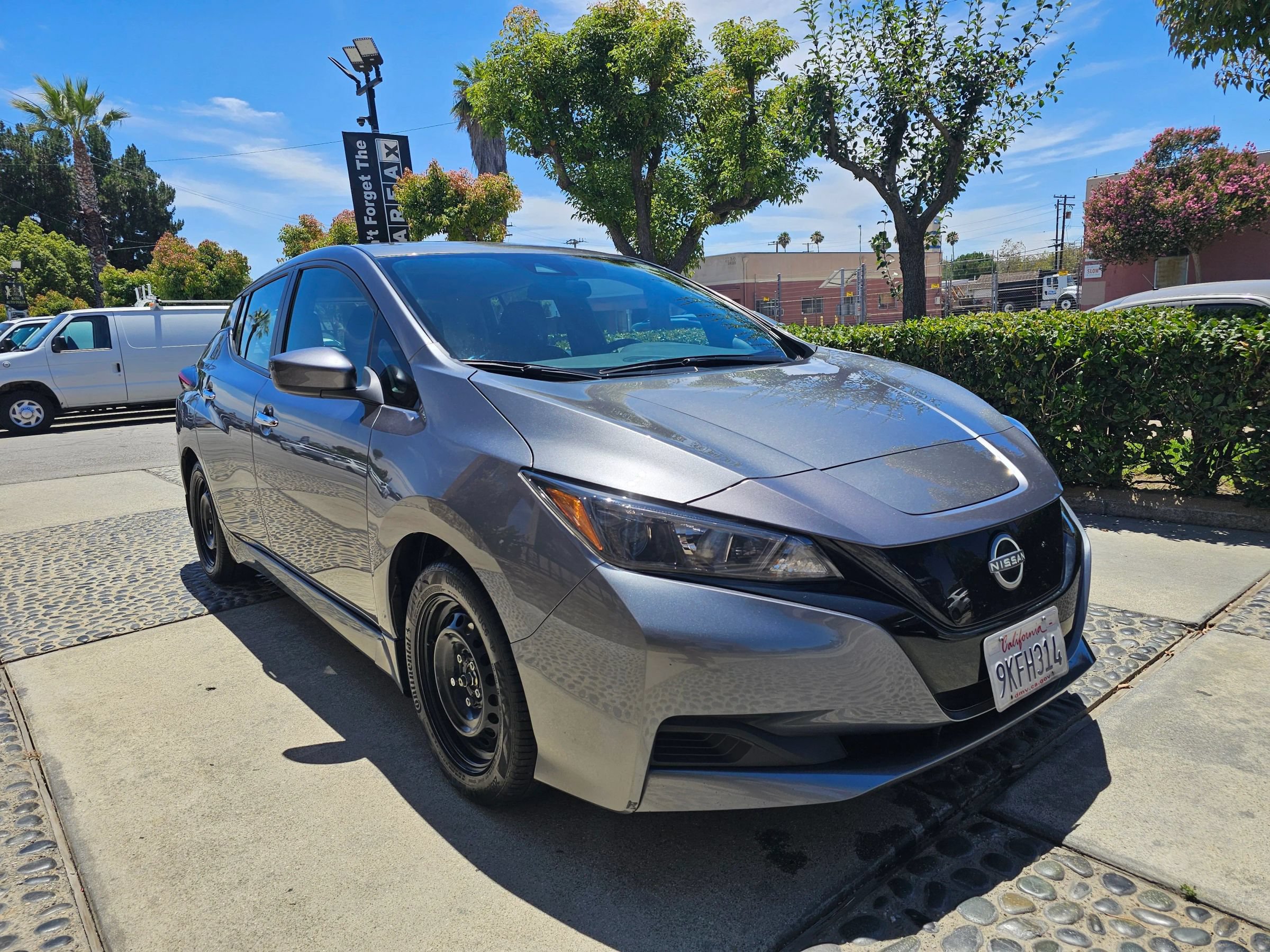 Used 2024 Nissan Leaf S FWD image 3