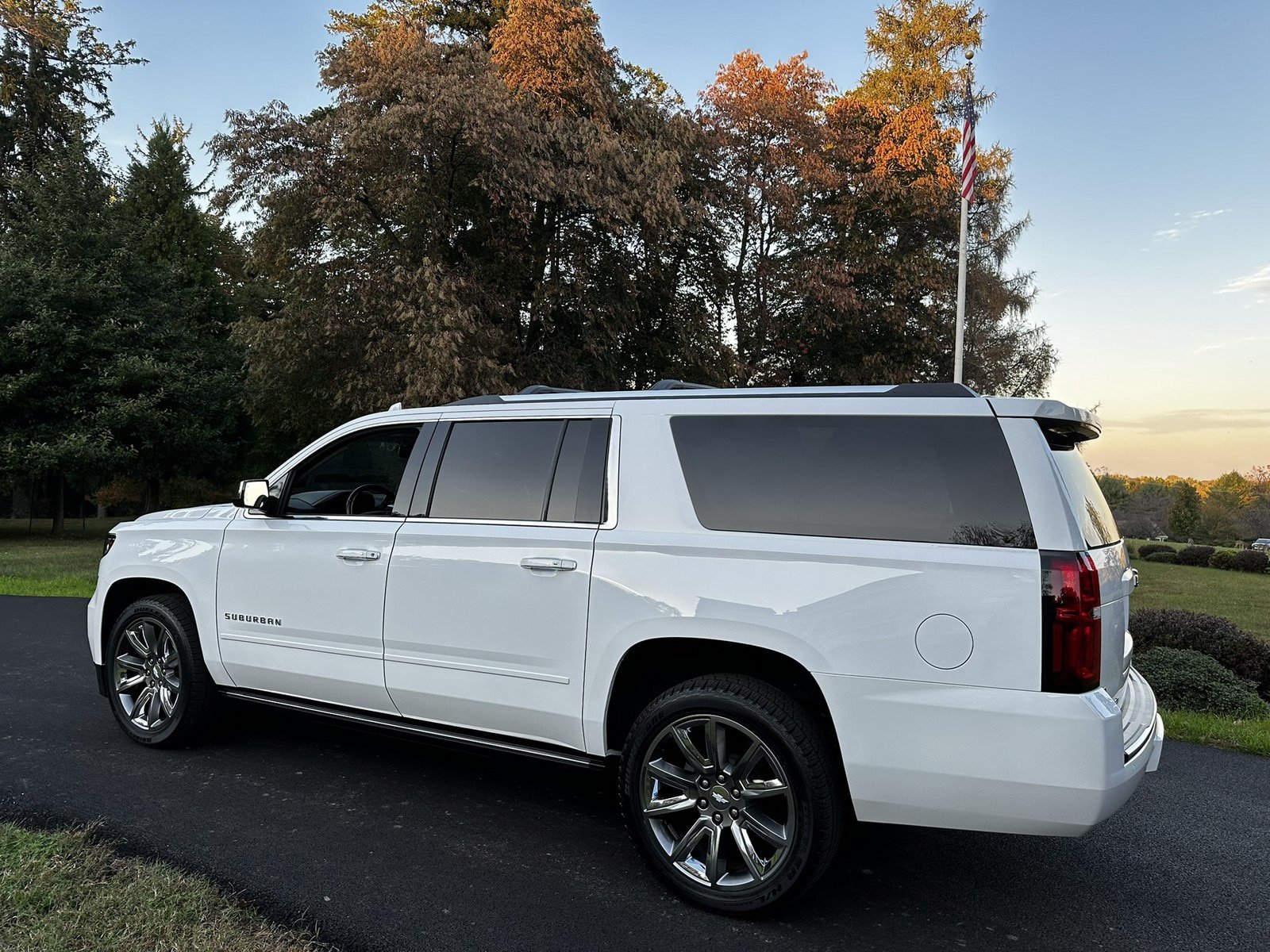 Used 2018 Chevrolet Suburban Premier AWD/4WD image 7
