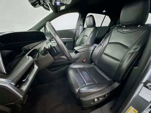 Used 2024 Cadillac XT4 Premium Luxury image 13