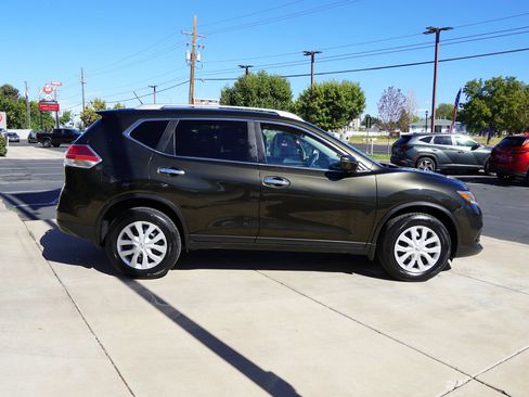 Used 2016 Nissan Rogue S w/ Appearance Package image 9