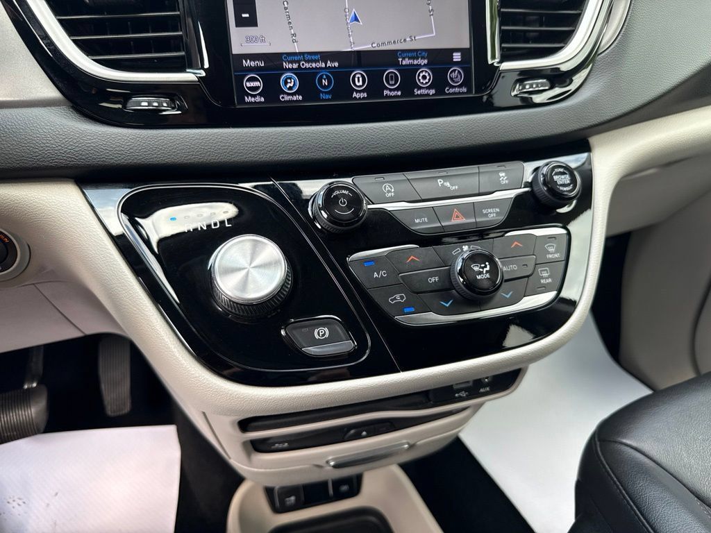 Used 2020 Chrysler Pacifica Touring-L Plus FWD image 39