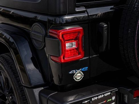 Used 2023 Jeep Wrangler Unlimited Sahara w/ Cold Weather Group image 37