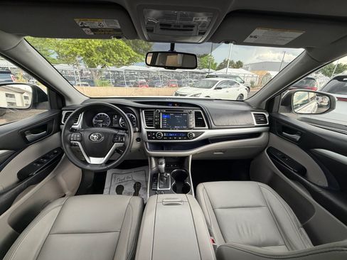 Used 2016 Toyota Highlander XLE AWD/4WD image 26