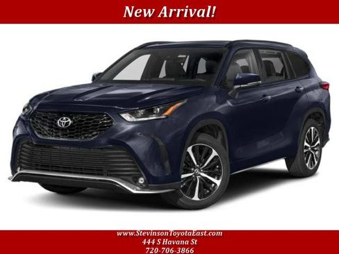 Used 2022 Toyota Highlander XLE AWD/4WD image 1