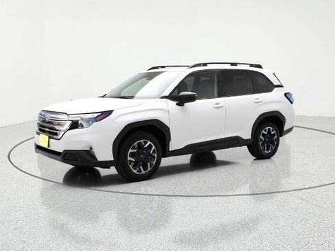 Used 2025 Subaru Forester Premium AWD/4WD image 4