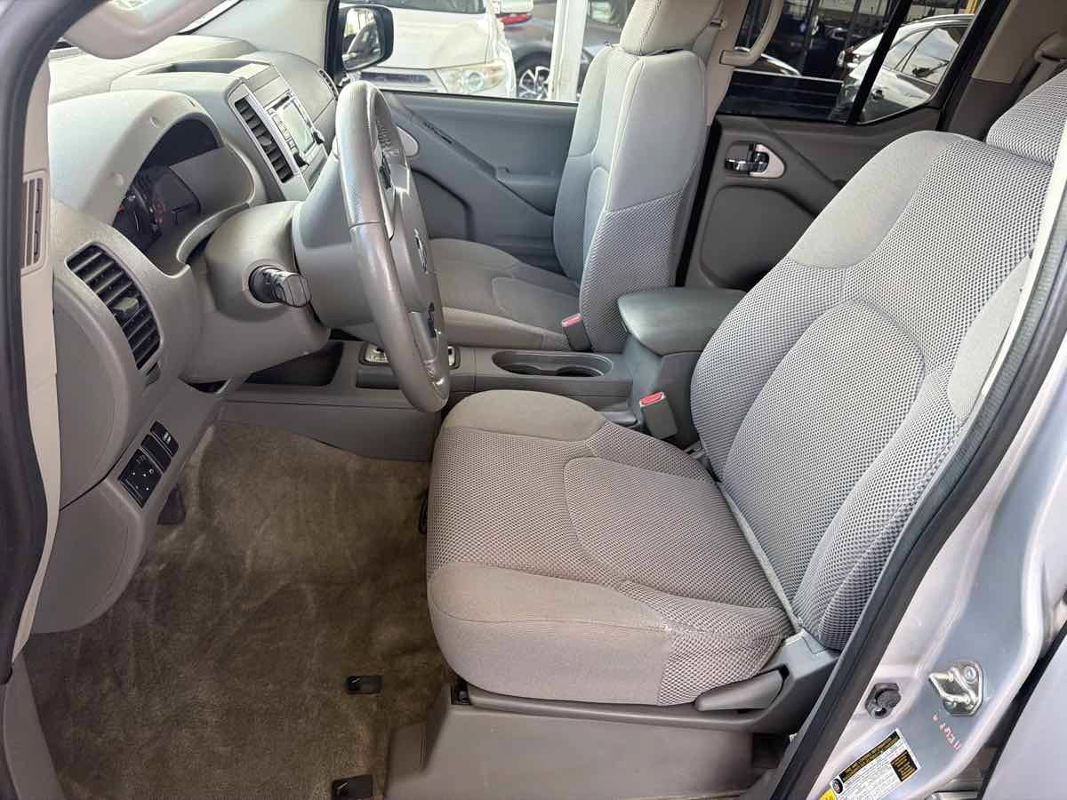 Used 2017 Nissan Frontier SV w/ SV Value Truck Package RWD image 4