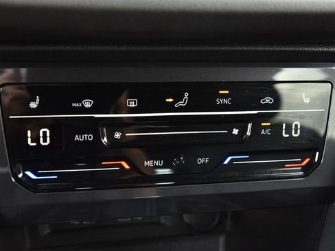 Certified 2022 Volkswagen Tiguan SE R-Line AWD/4WD image 15