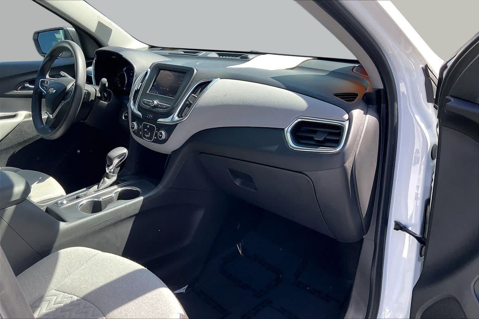 Used 2022 Chevrolet Equinox LS w/ LS Convenience Package FWD image 16