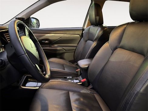 Used 2020 Mitsubishi Outlander SEL image 9