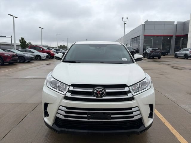 Used 2019 Toyota Highlander LE FWD image 2