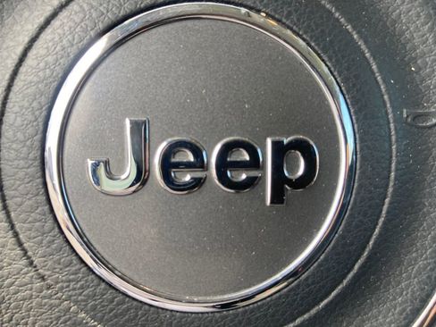 Used 2018 Jeep Renegade Latitude w/ Cold Weather Group AWD/4WD image 26