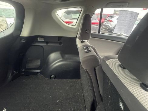 Used 2015 Toyota RAV4 LE AWD/4WD image 6