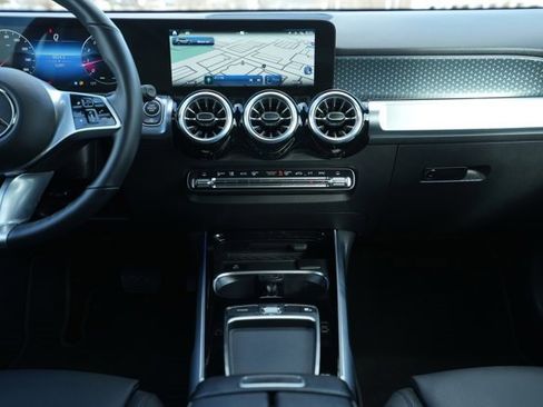 Used 2025 Mercedes-Benz GLB 250 4MATIC image 27