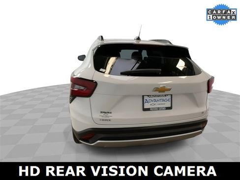 Certified 2025 Chevrolet Trax LT w/ LT Convenience Package image 7