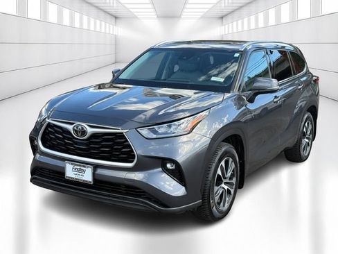 Used 2020 Toyota Highlander XLE AWD/4WD image 1