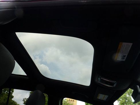 Used 2021 Mercedes-Benz GLB 250 4MATIC image 19