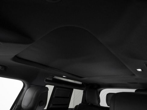 Used 2023 Land Rover Defender 90 V8 image 36